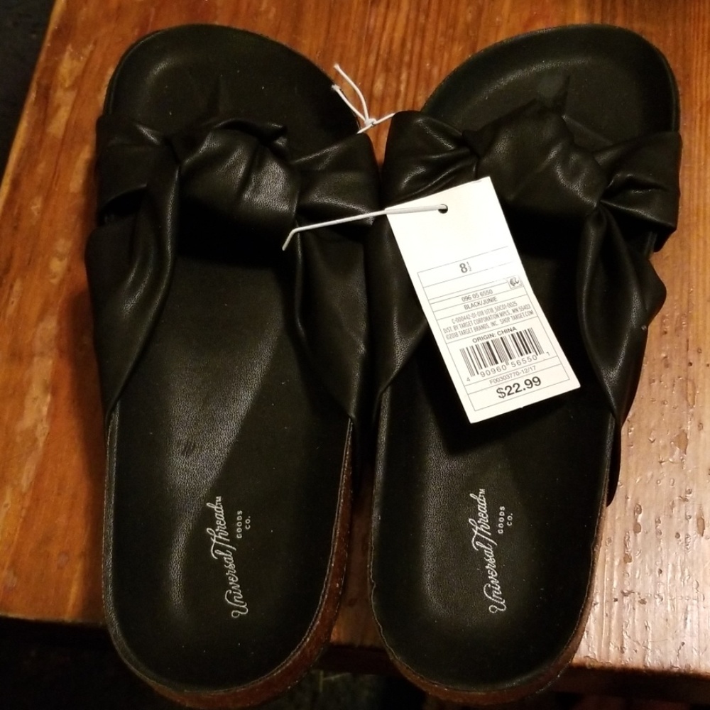 Universal thread footbed sandals